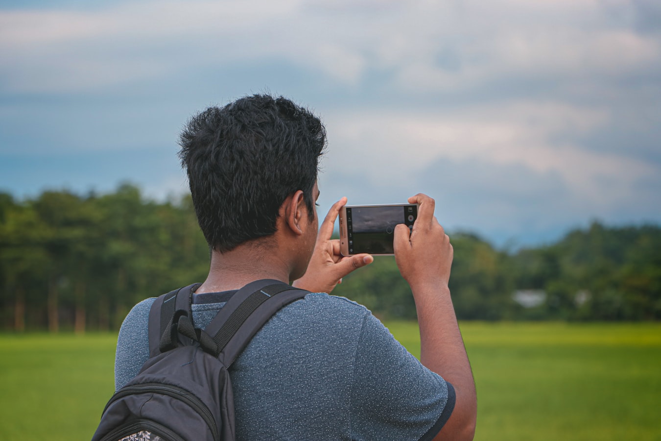A photographer shows their phone to a client in natural light